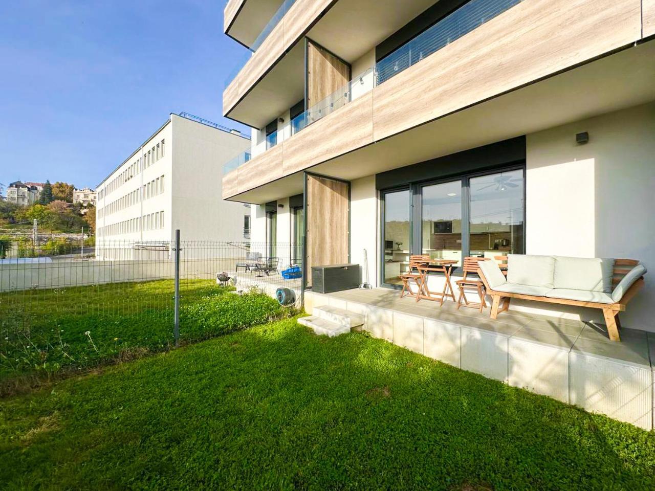 Vila Vinice, Prague